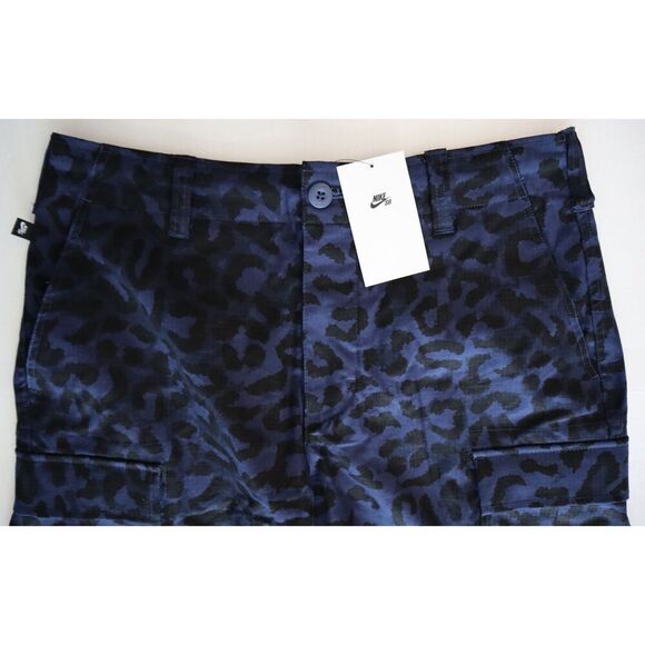 Nike FQ4946-410 Men's Sz 32 Blue Animal Print SB Kearny Classic Cargo Shorts - Picture 7 of 13